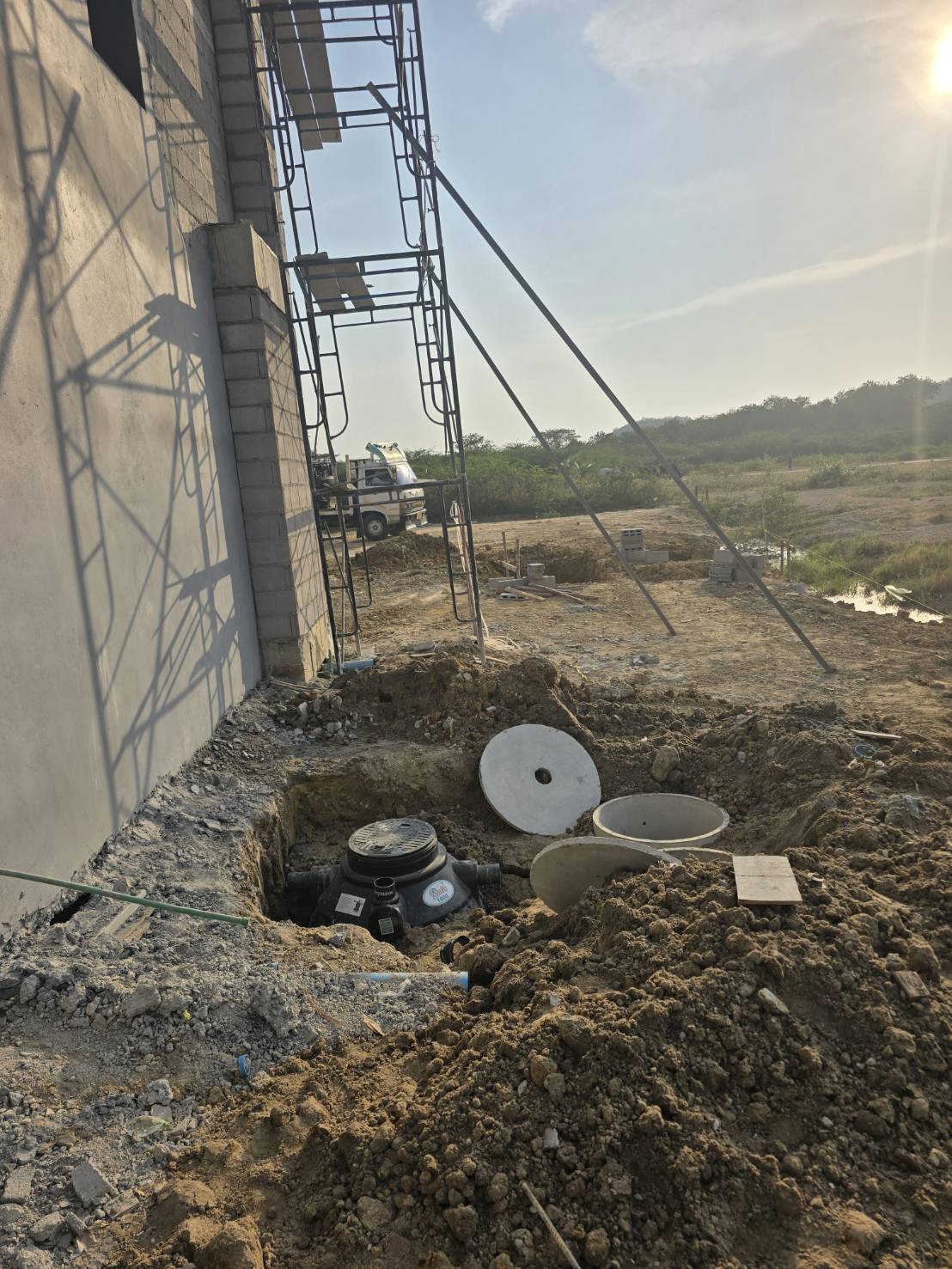 Работы по внешним стенам и колоннам, февраль 2025